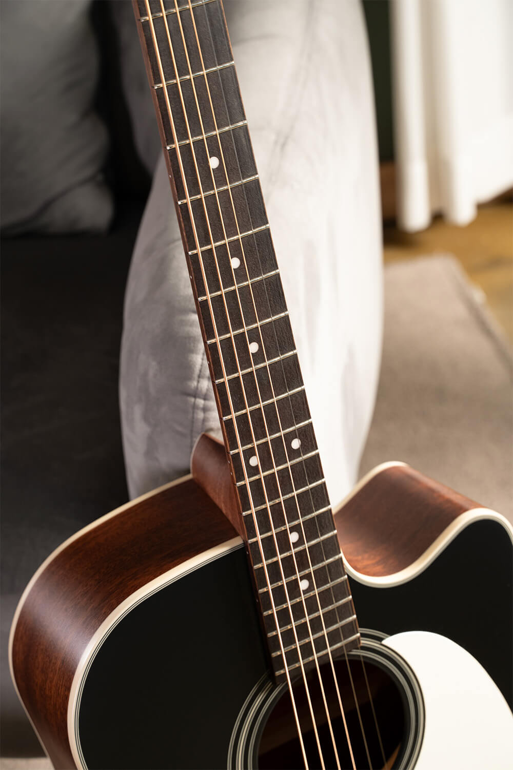 גיטרה אקוסטית מוגברת שחורה CORT L100-OCF-CED BKS CEDAR TOP CUTAWAY – תמונה 6